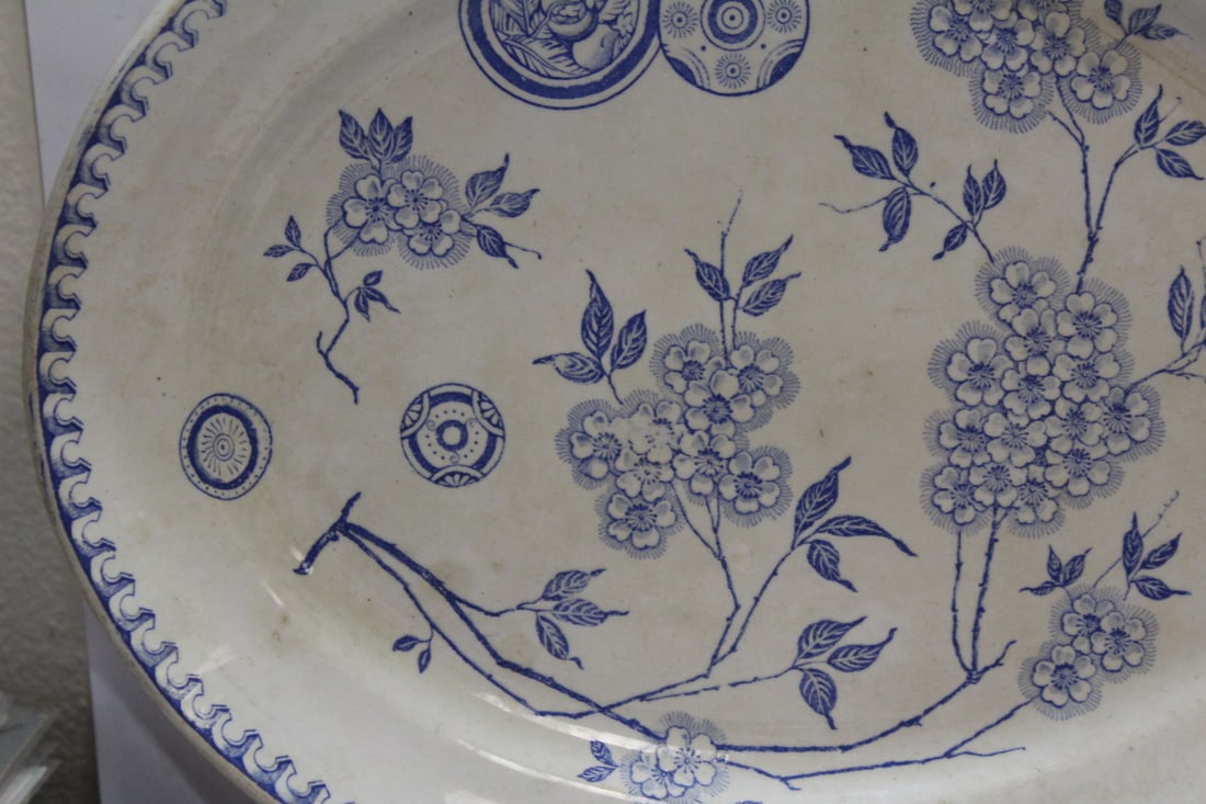 An Ironstone Yeddo Ceramic Platter - 3
