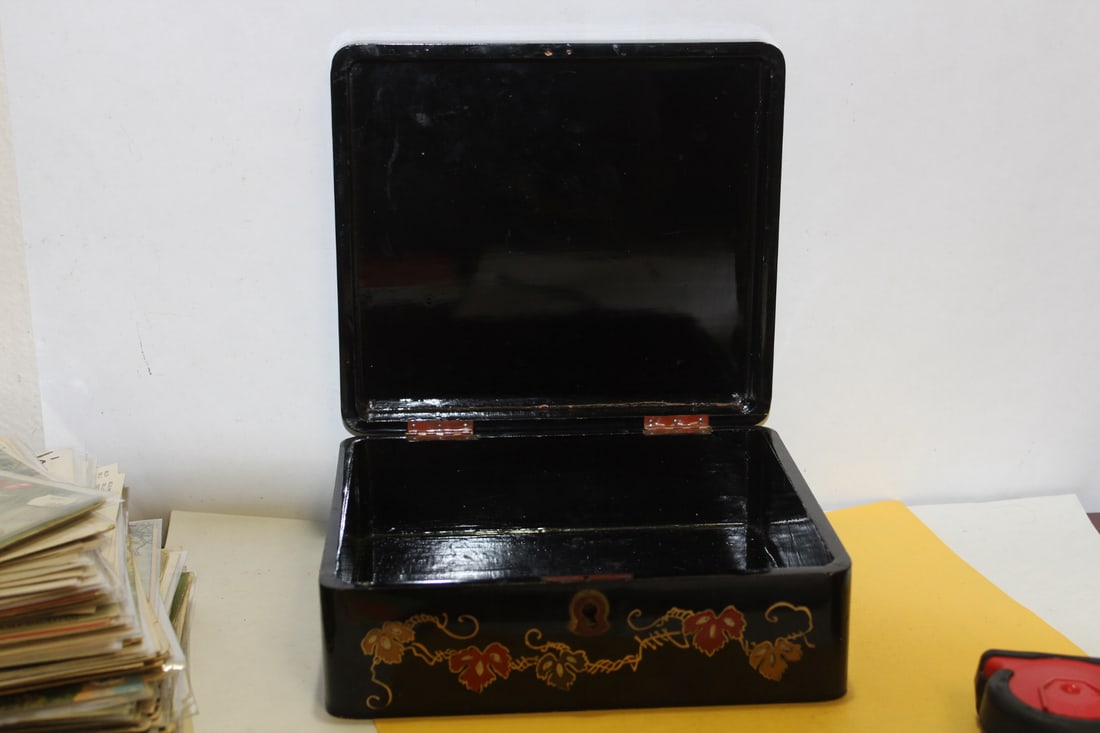 A Japanese Lacquer Box - 3
