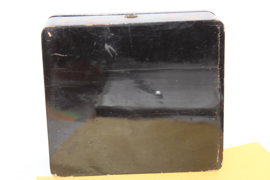 A Japanese Lacquer Box - 4