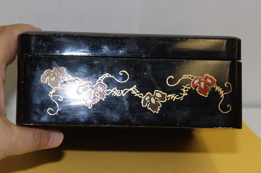 A Japanese Lacquer Box - 5