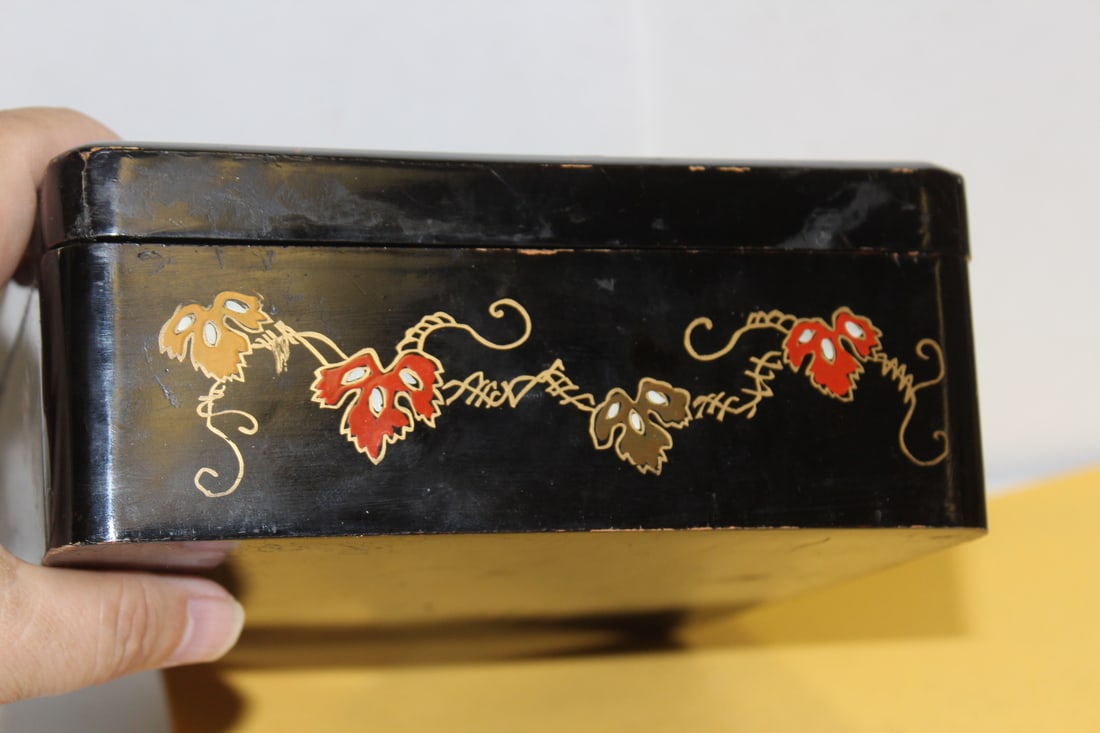 A Japanese Lacquer Box - 7