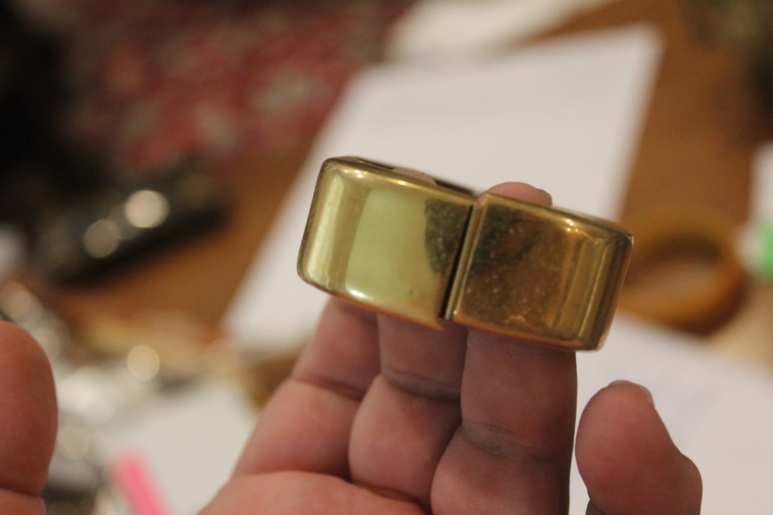 Retro Metal Hinged Bangle Bracelet - 2