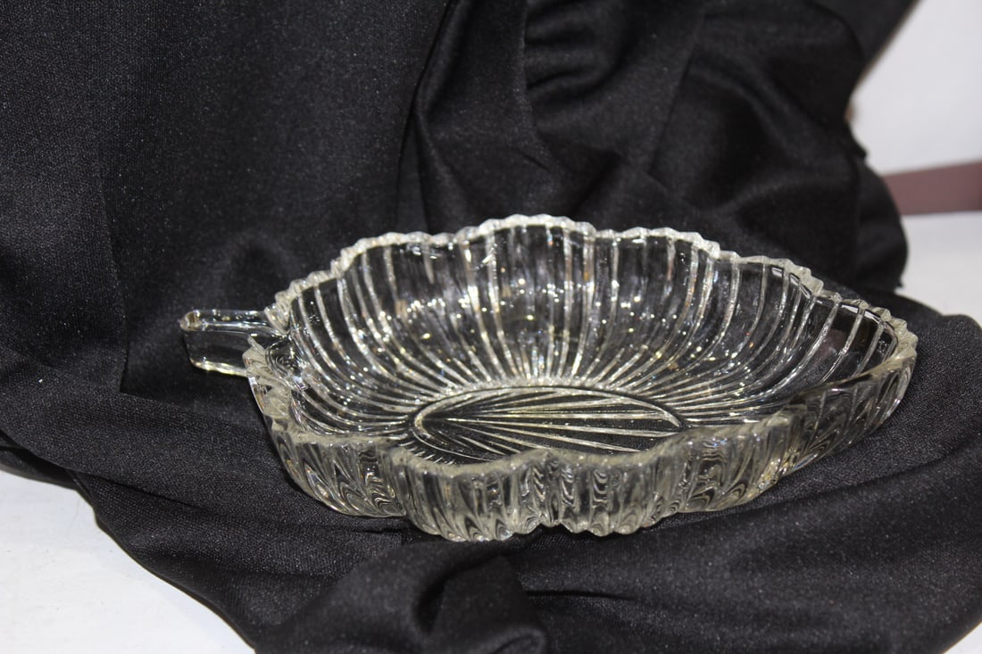 A Clear Leaf Glass Dish (1 of 4)