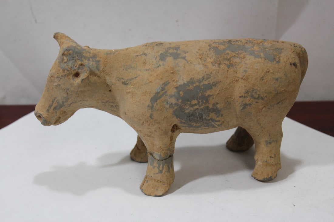 An Antique Chinese Earthenware Cow: Tang dinasty? - 8" across - please note: as found