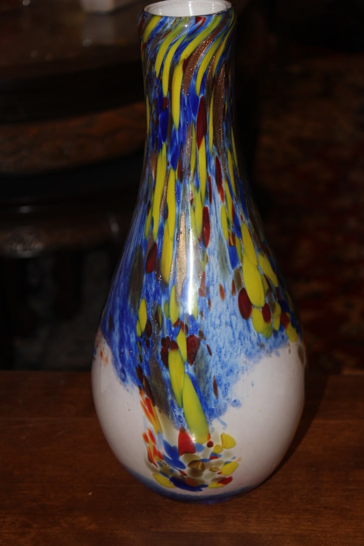 Beautiful Art Glass Vase: 13 1/4" tall