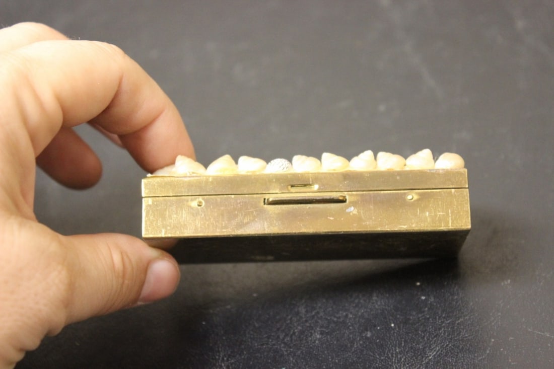 A Shell Metal Trinket Box - 3
