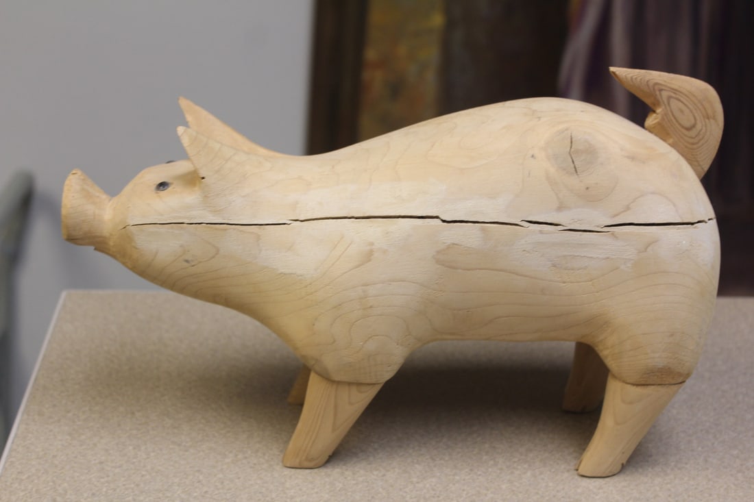 Wooden Pig: please note: age crack - 12 1/4" across