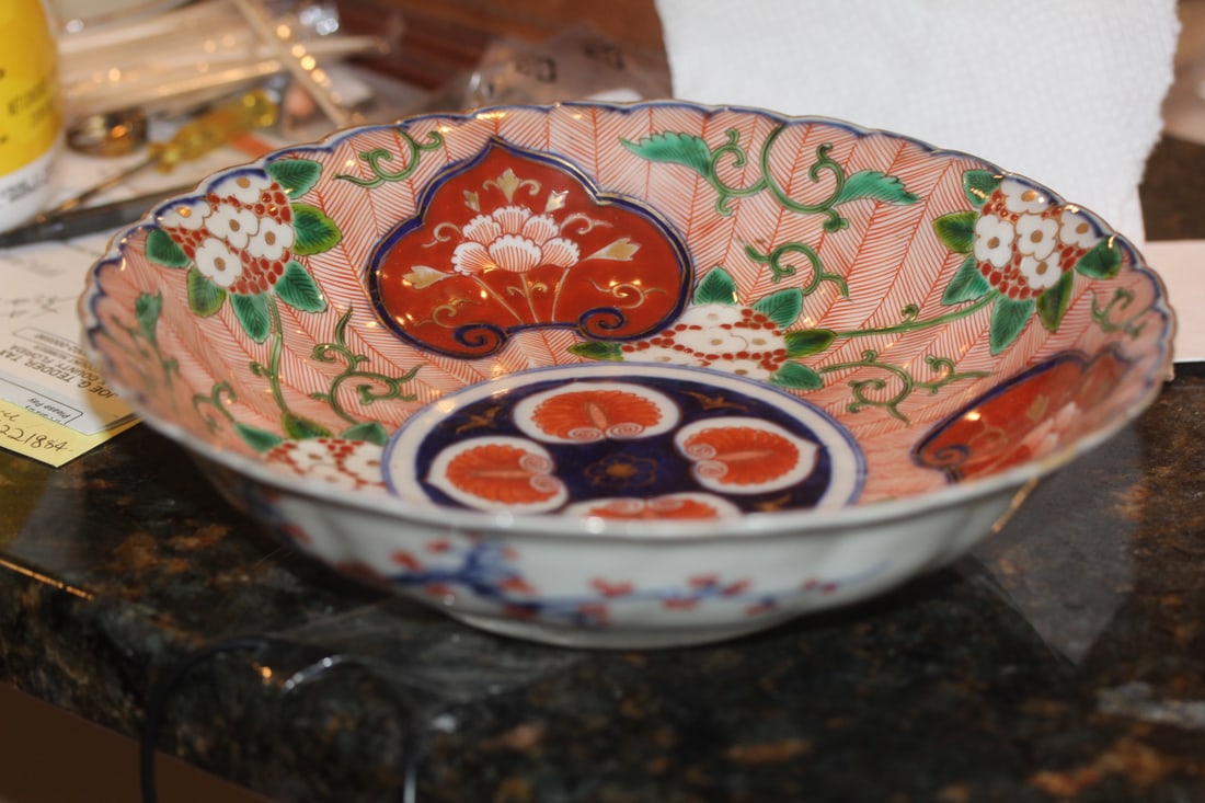 Signed Japanese Kutani Bowl: nice design - 9 1/4" in diameter