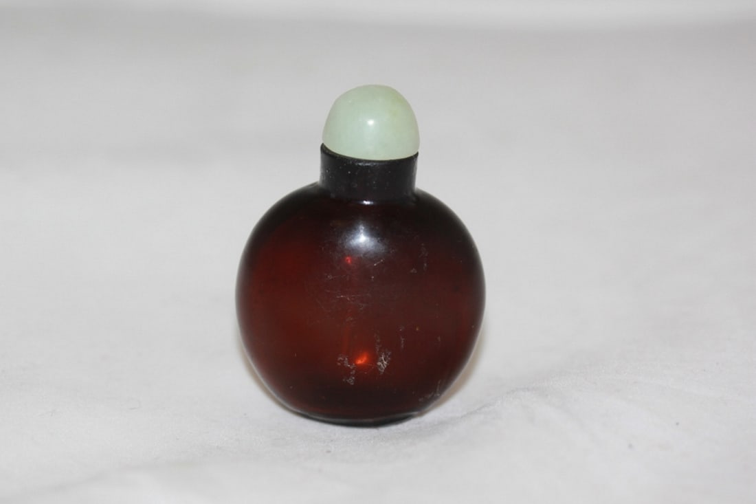 Antique Chinese Peking Glass Snuff Bottle: Dimensions: 2 1/2"Tall
