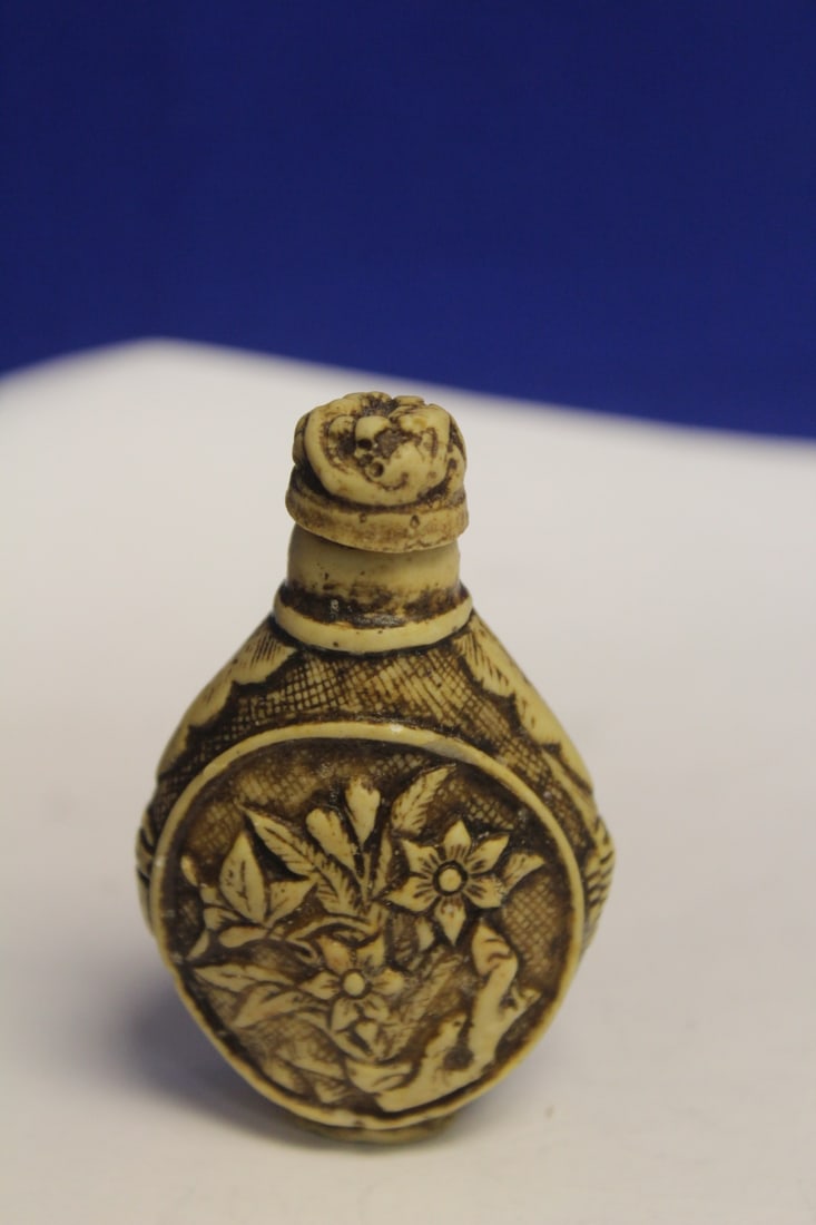 A Carved Resin Snuff Bottle: 2 3/4" tall