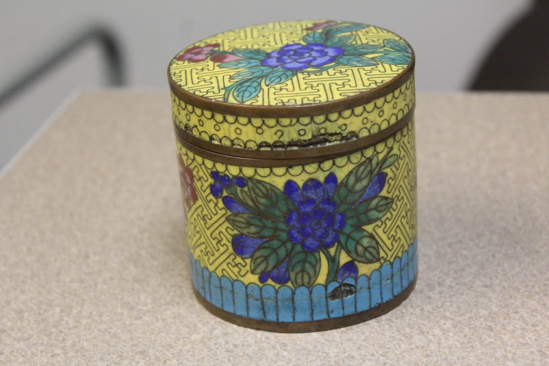 Chinese Cloisonne Round Box: 3 inches tall - early 20th century