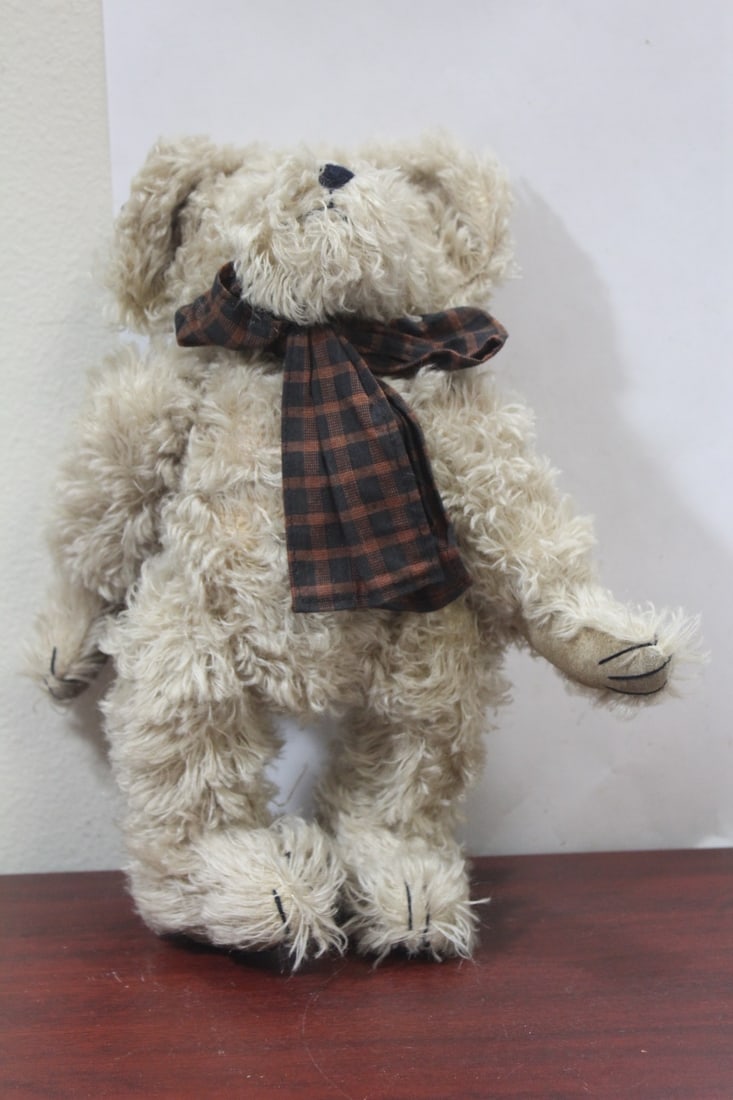 Boyd's Mohair Bear: 11 3/4" tall