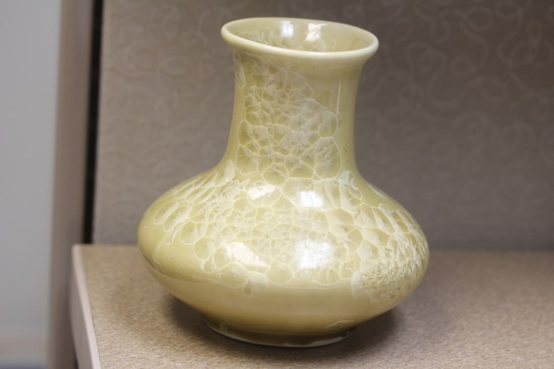 Japanese Studio Porcelain Vase: 5 1/4" tall