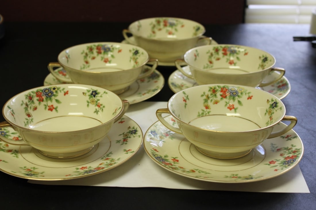 5 Set Heinrich and Company Soup Bowl and Undertray: Selb Bavaria - Some Small Wear - diameter of bowls without the handle= 5 inches in diameter - total of 10 pieces