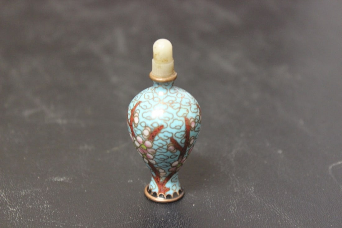 A Vintage Cloisonne Snuff Bottle - Chinese: Spoon is not original to the bottle - 2 1/2" tall