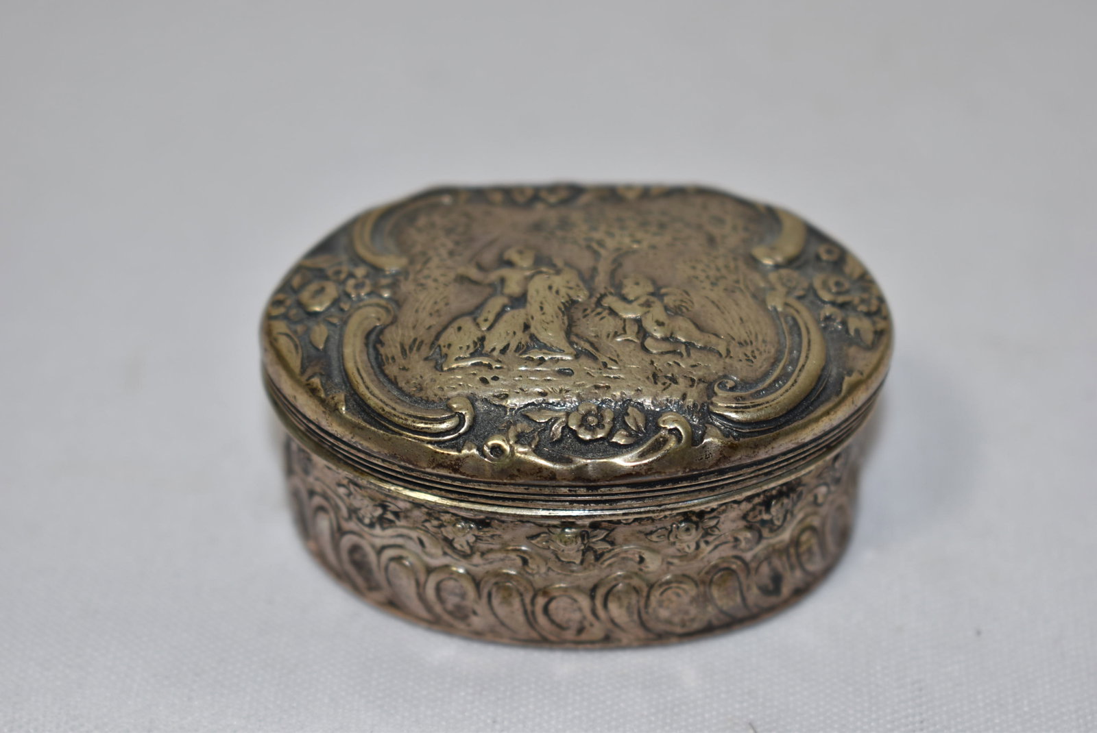 A Sterling Silver Repousse Snuff Box (1 of 6)