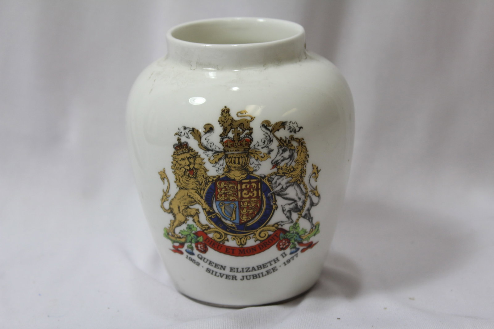 A Bone China Hammersley Jar: 4 1/2" tall