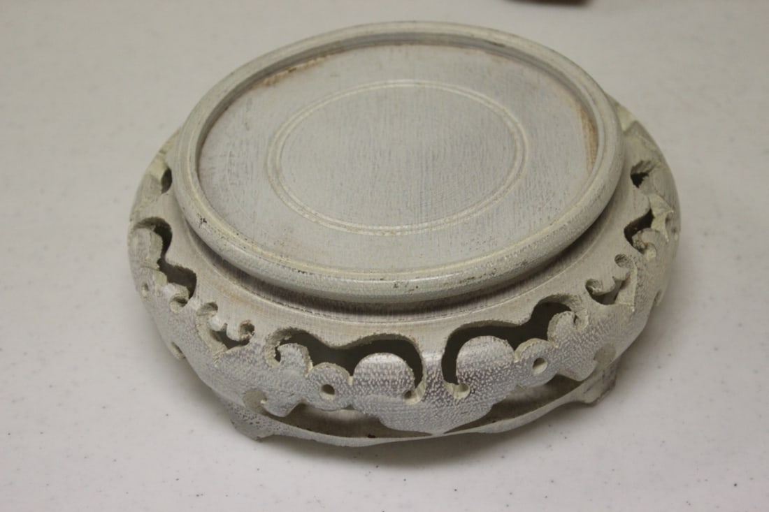 A Painted White Vase Stand: Inside diameter= 5 inches