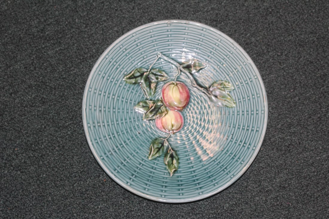 Majolica Fruit Plate: 9 1/4" in diameter