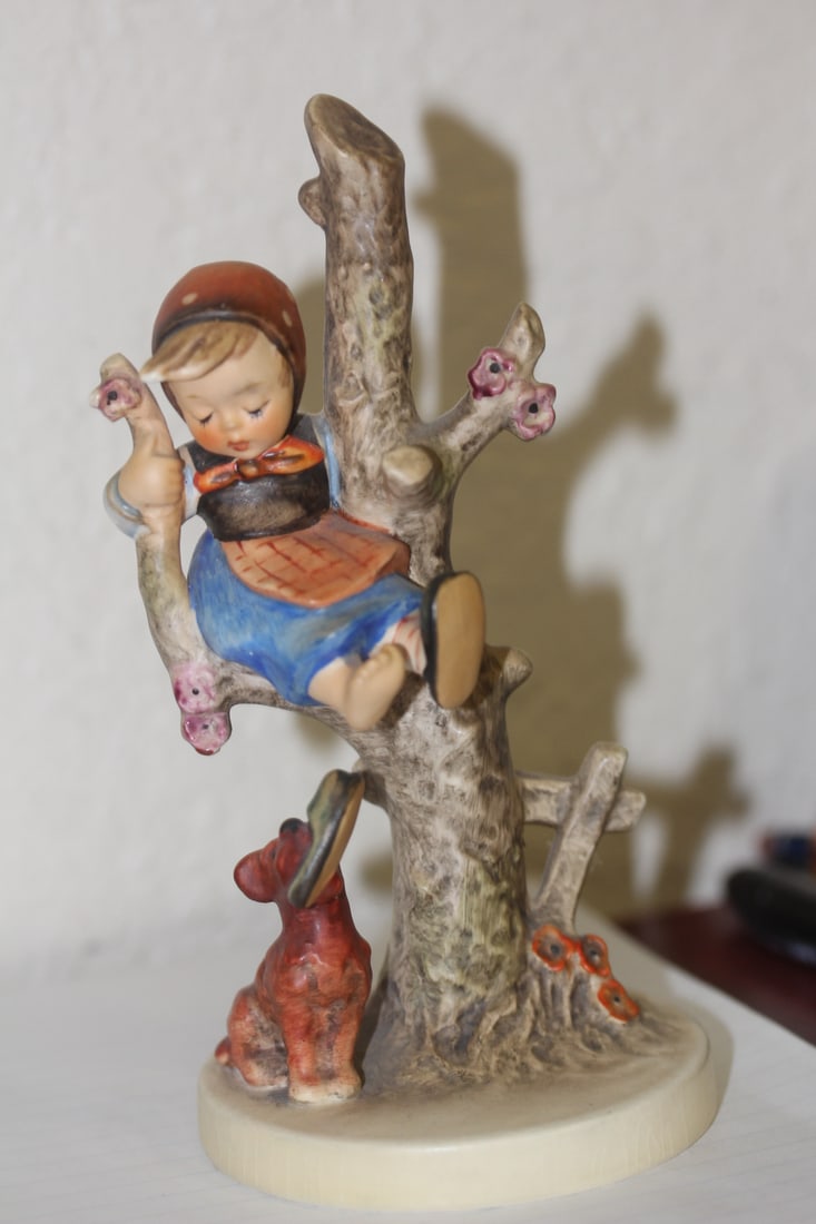 Hummel Figurine: 6 1/2" tall