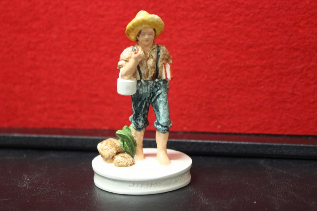 A Sebastian Miniature: 3 3/4" tall