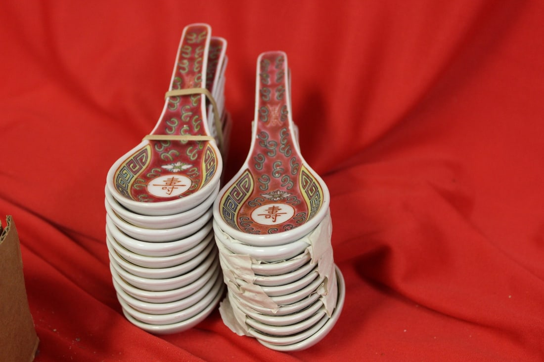 Lot of 22 Large Ceramic Chinese Spoons (1 of 2)
