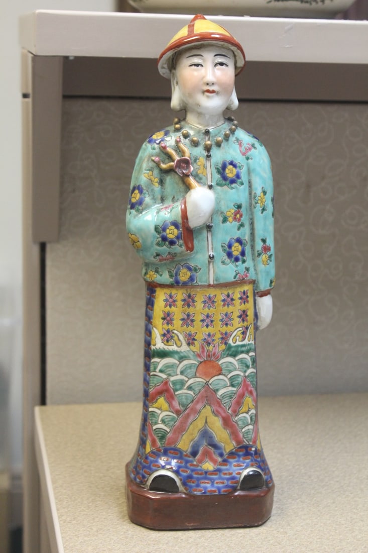 Vintage Chinese Porcelaim Empress: signd on the bottom - 13 1/4" tall