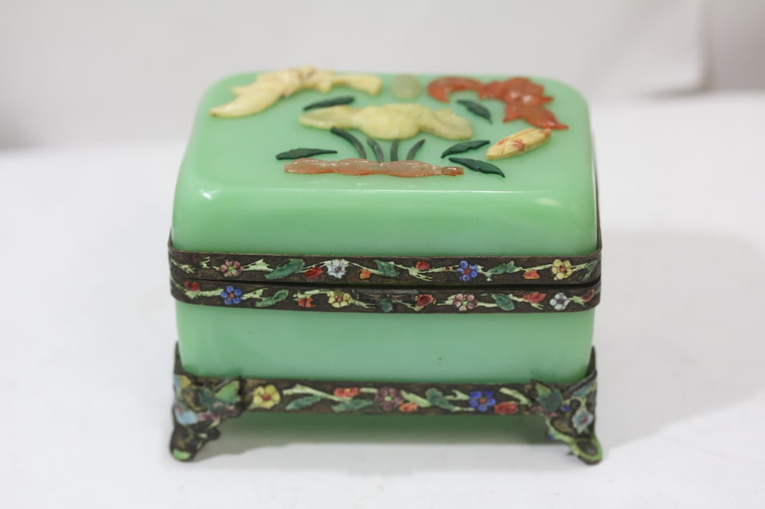 Rare Chinese Peking Glass/Jade Carnelian Box: hinged box - 3 1/2" across