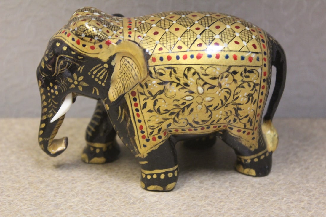 Lacquer Wooden Elephant: 4 1/4" across - nicely decorated