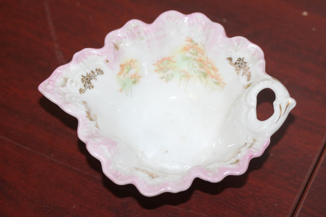 A German Weimar Porcelain Dish: Tow handle - 6" in diameter