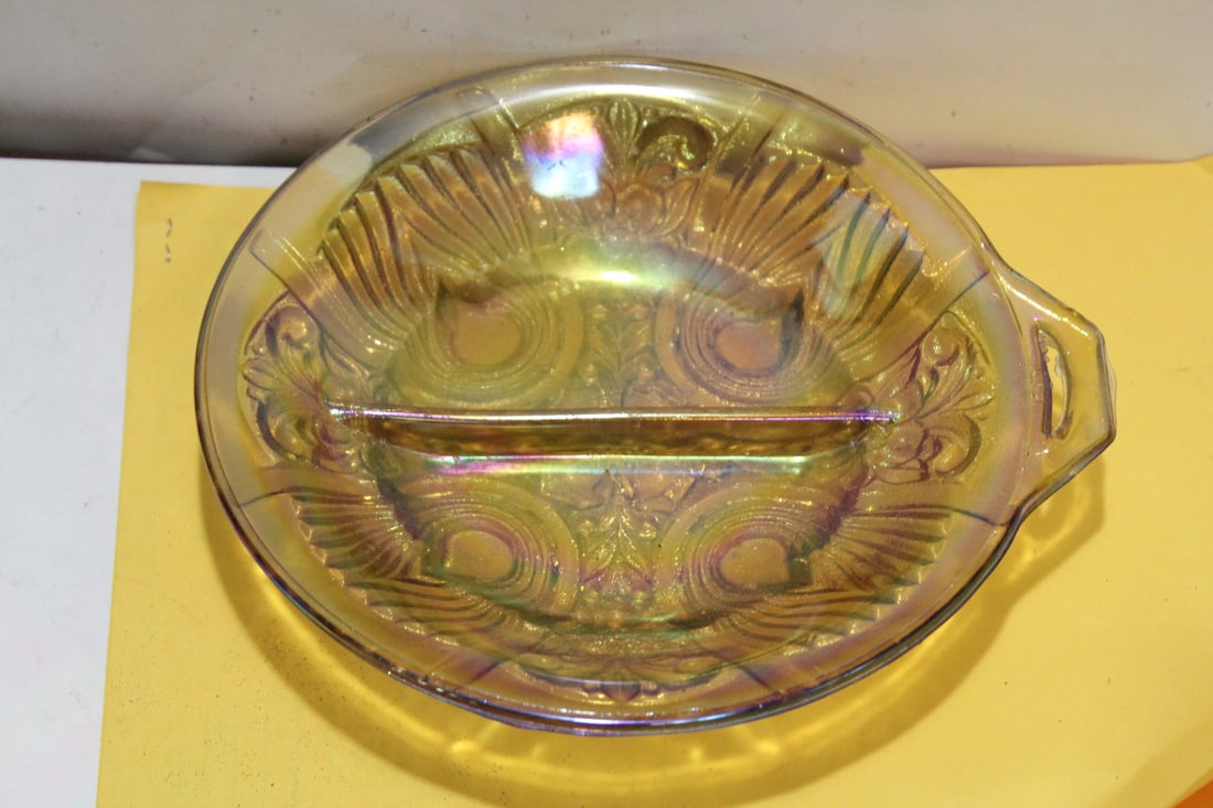 A Carnival Glass Footed Bowl: 7 3/4" in diameter