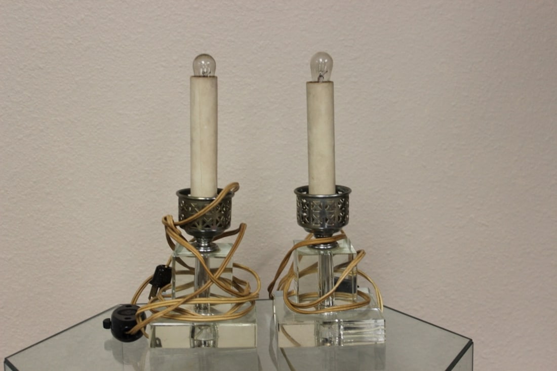 Lot of 2 Vintage Lucite Base Table Lamps: Mid Century Modern - 50's or 60's - 9 1/2 inches tall - Very Rare. This is NOT the Modern Lucite