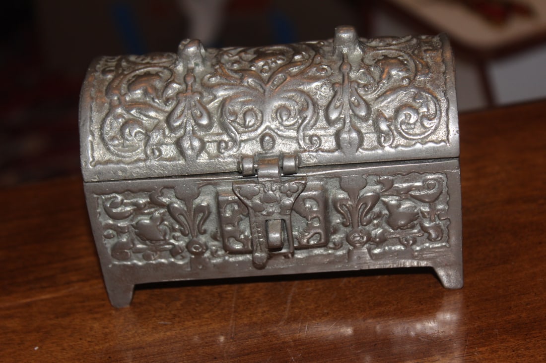 Heavy Pewter Dome Box: 5 inches across