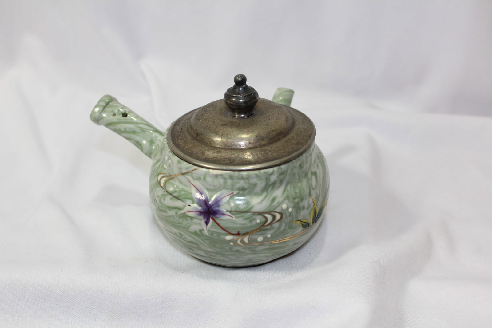 A Ceramic Oriental Tepot?: some sort - 3 3/4" tall