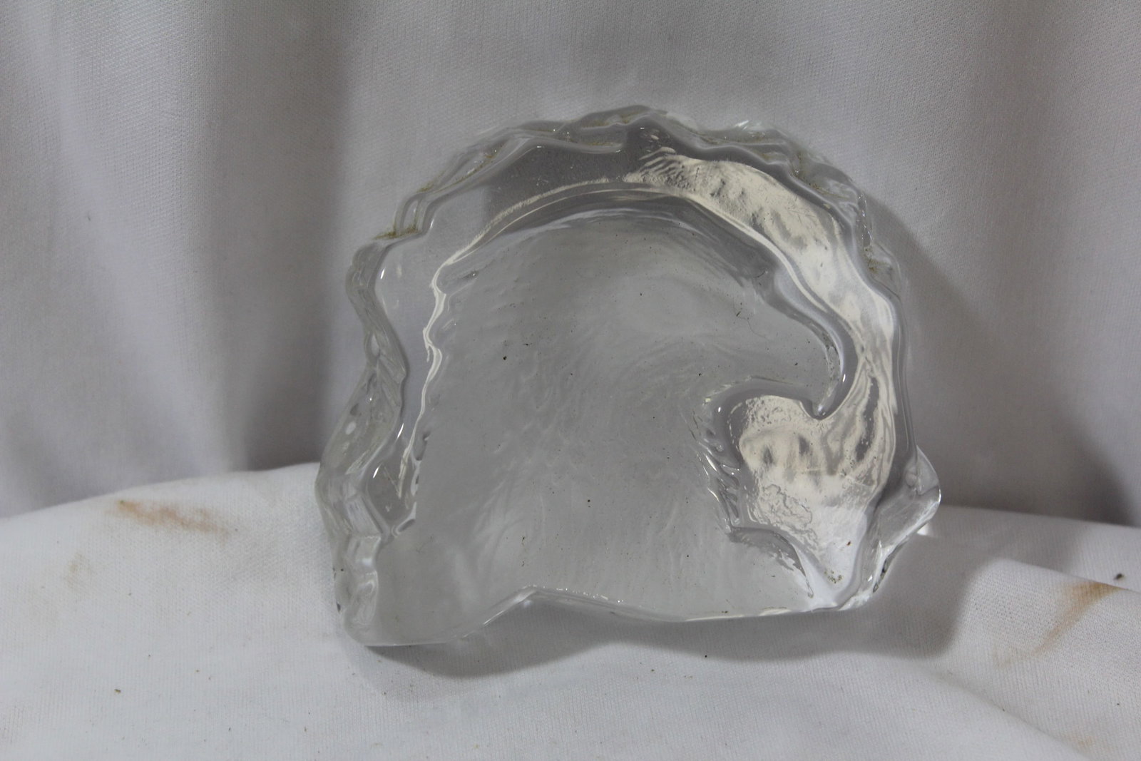 An Eagle Glass Paperweight: 4 1/4" wide