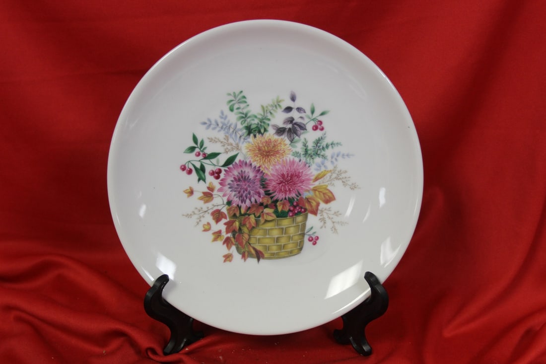 A Hutschenreuther? China Floral Plate: 7 3/4" in diameter