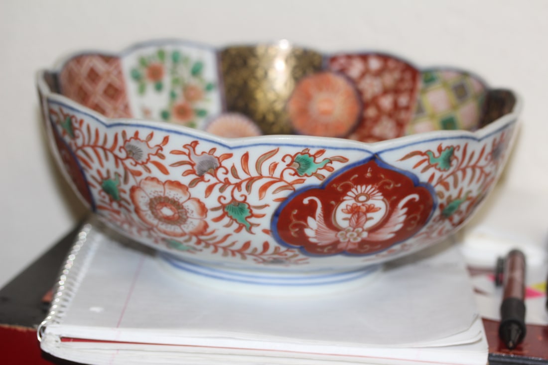 Lage Japanese Imari Bowl: 19th century - 9 7/8" in diameter and 4 inches tall