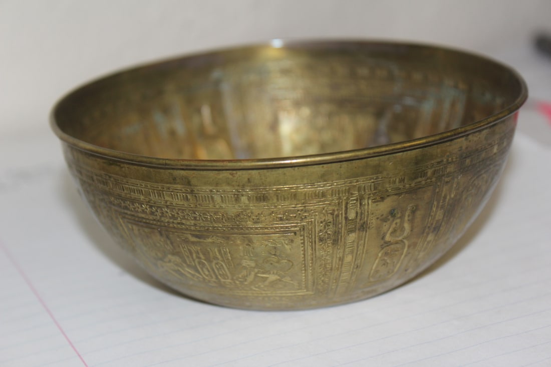 Light Metal Bowl: Egyptian? Oriental? Motief - 4 7/8" in diameter