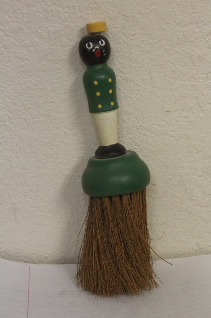 Black Americana Wooden Brush: antique/vintage - 7 5/8" tall