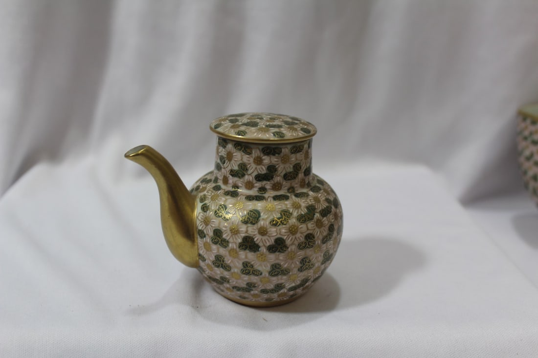 A Japanese Kutani Small Tea Pot: 3" tall