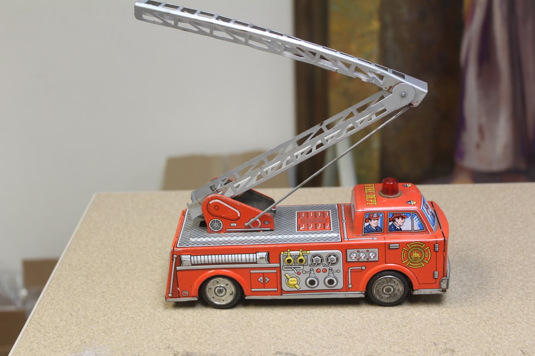 Metal Toy Fire Truck: not tested to see if work or not - 8 1/4" long