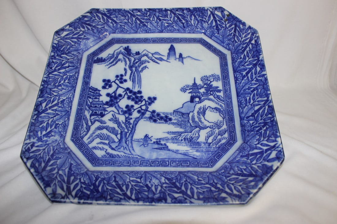 A Japanese Imari/Arita Square Plate: 19th century - 10 1/4" square