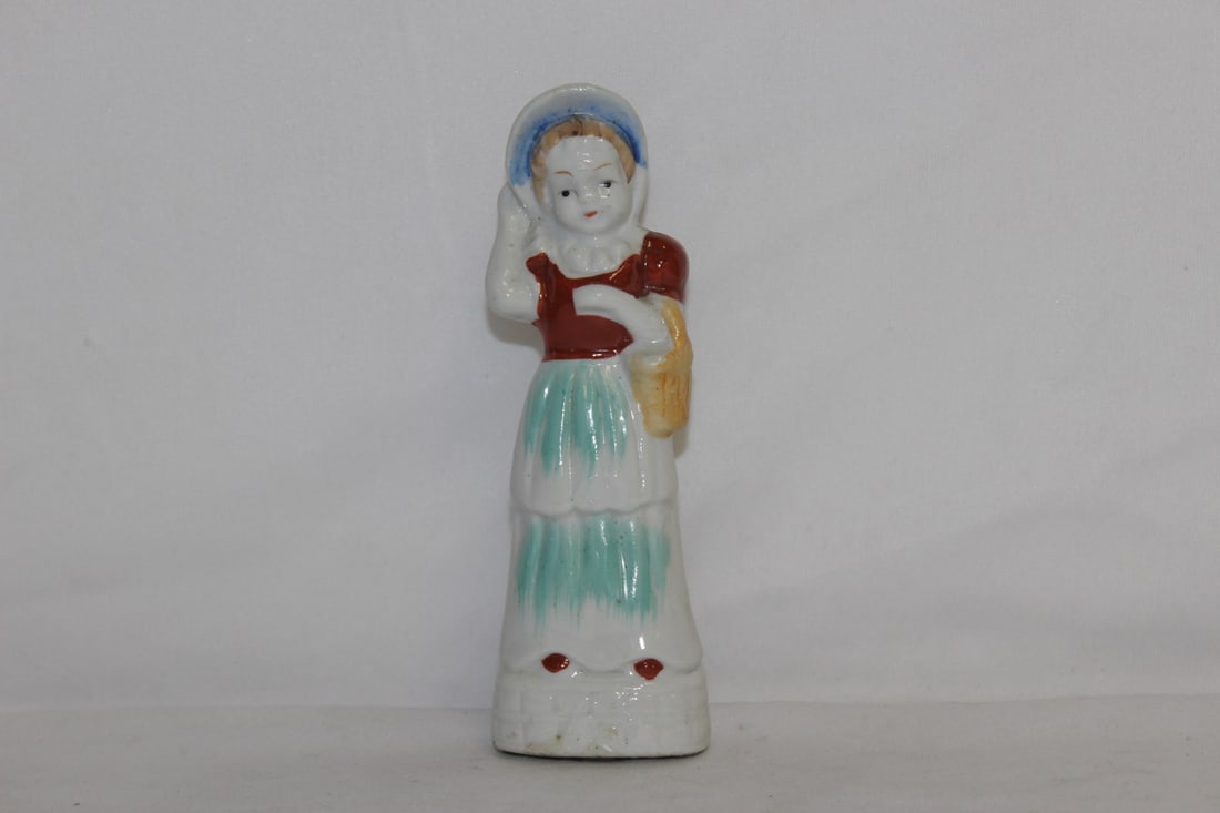 A Vintage Ceramic Figurine: 5 1/2" tall
