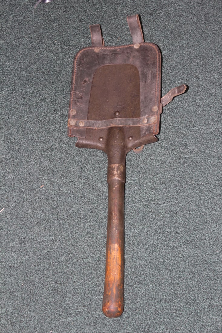 WW2 Shovel (1 of 3)
