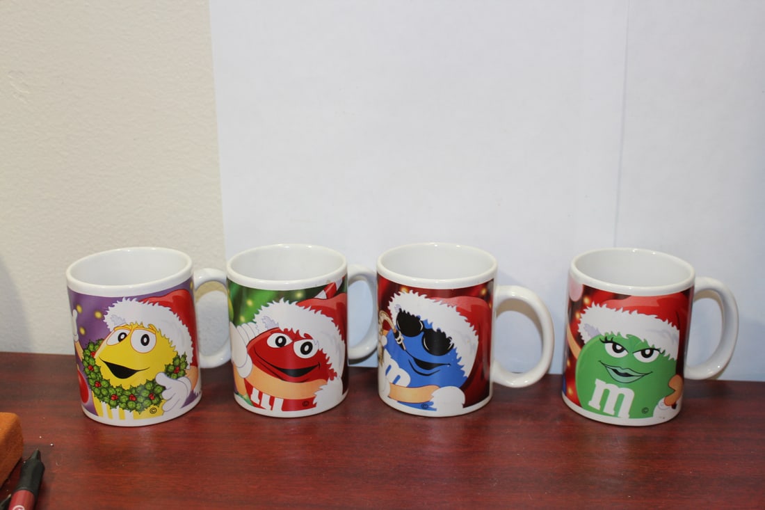 Lot of 4 Christmas M&M's Mugs (1 of 16)