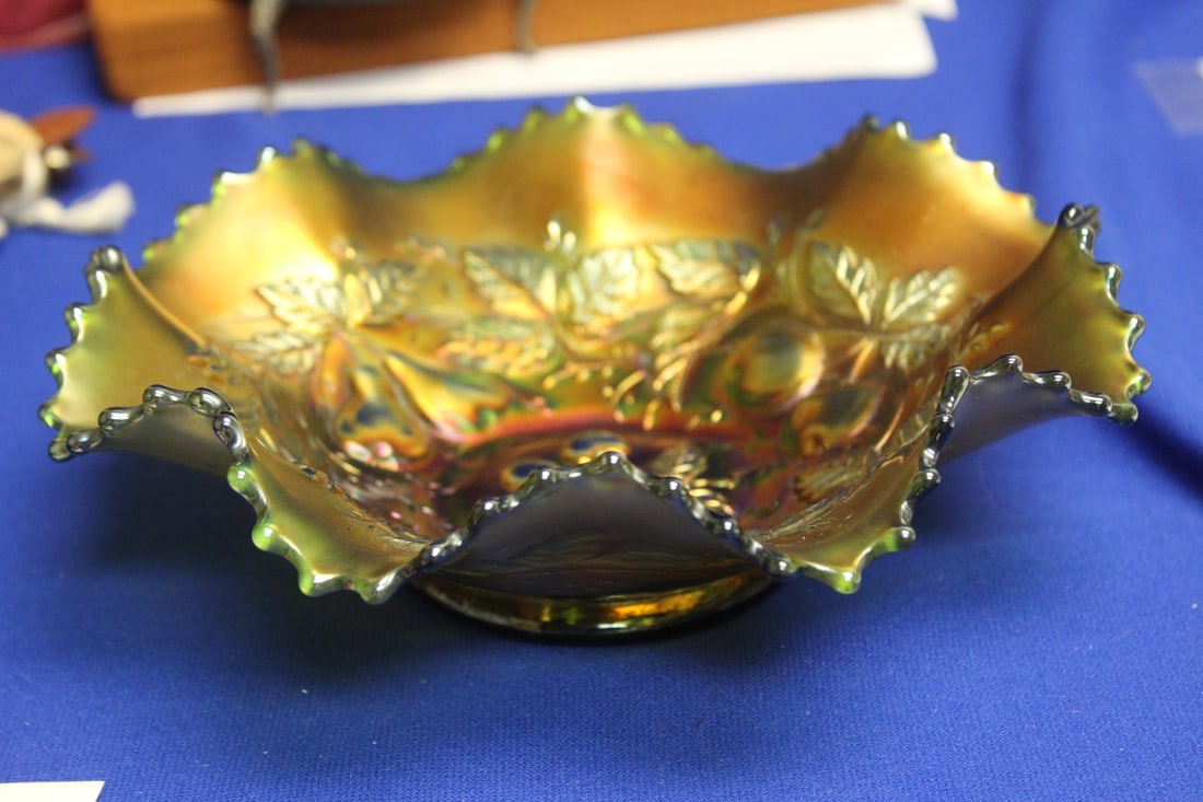 A Carnival Glass Bowl: 8 1/2" in diameter