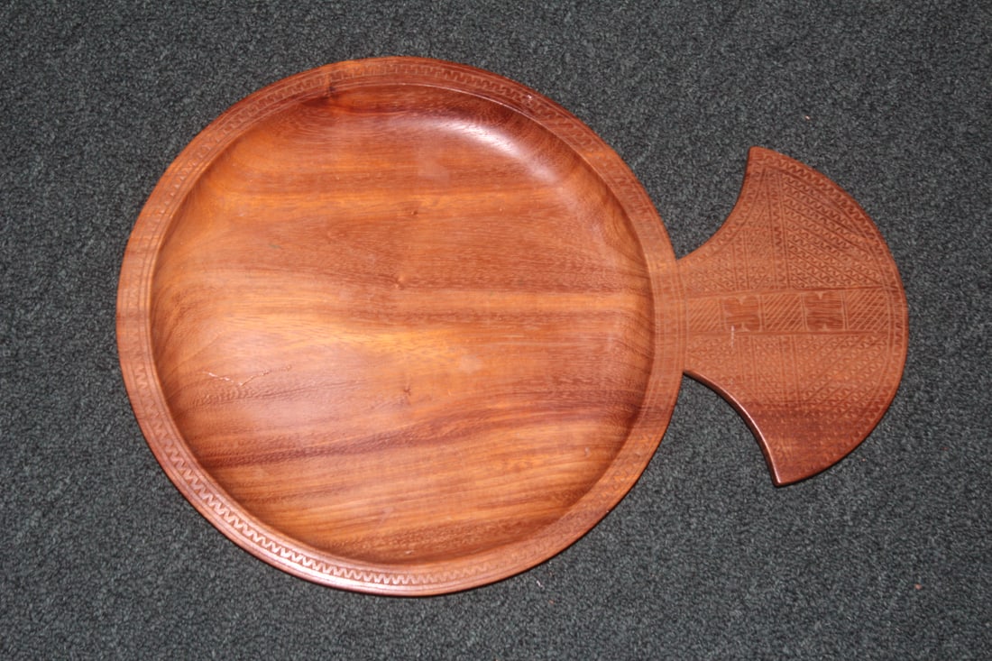 Carved Wood Tray: nicely carved - 18 inches long