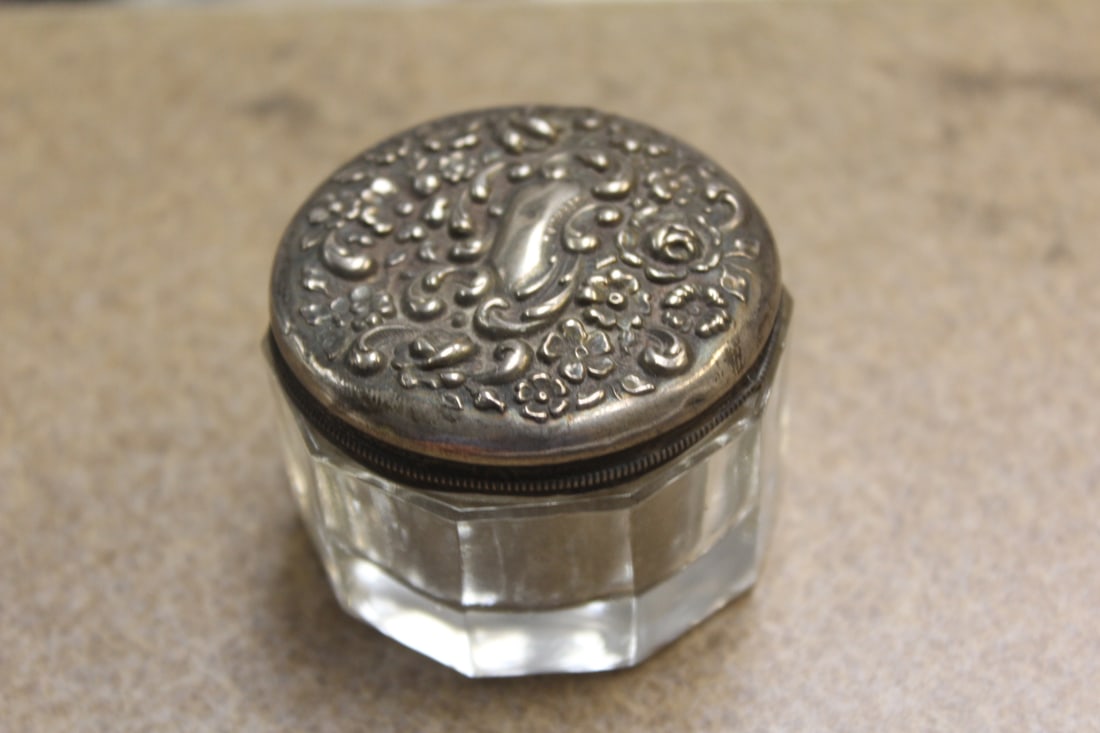 Ornate Sterling Top and Glass Trinket Box: 2 inches in diameter