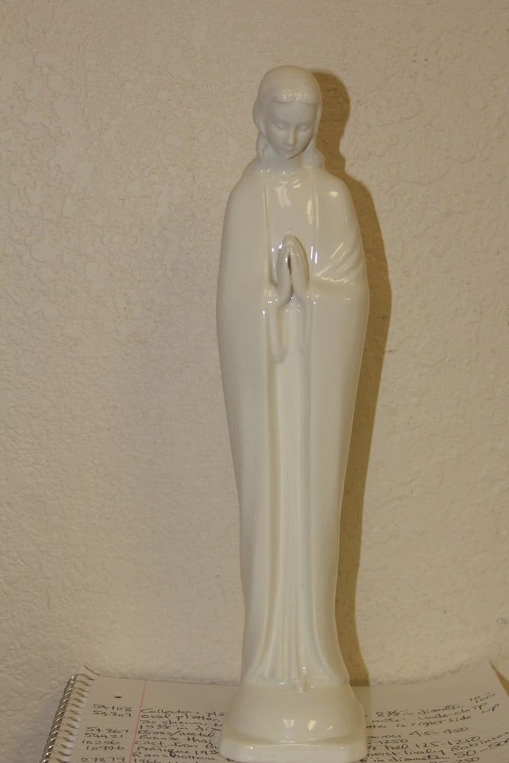Full Bee Hummel Madonna: please note: one tiny paint loss at the corner as shown, possibly a manufacturer defect - 11 1/2" tall