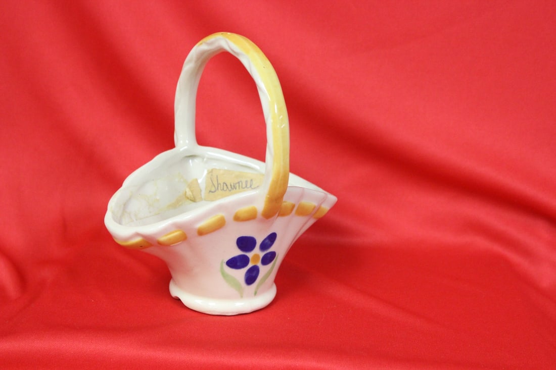 A Shawnee Basket: 6" tall